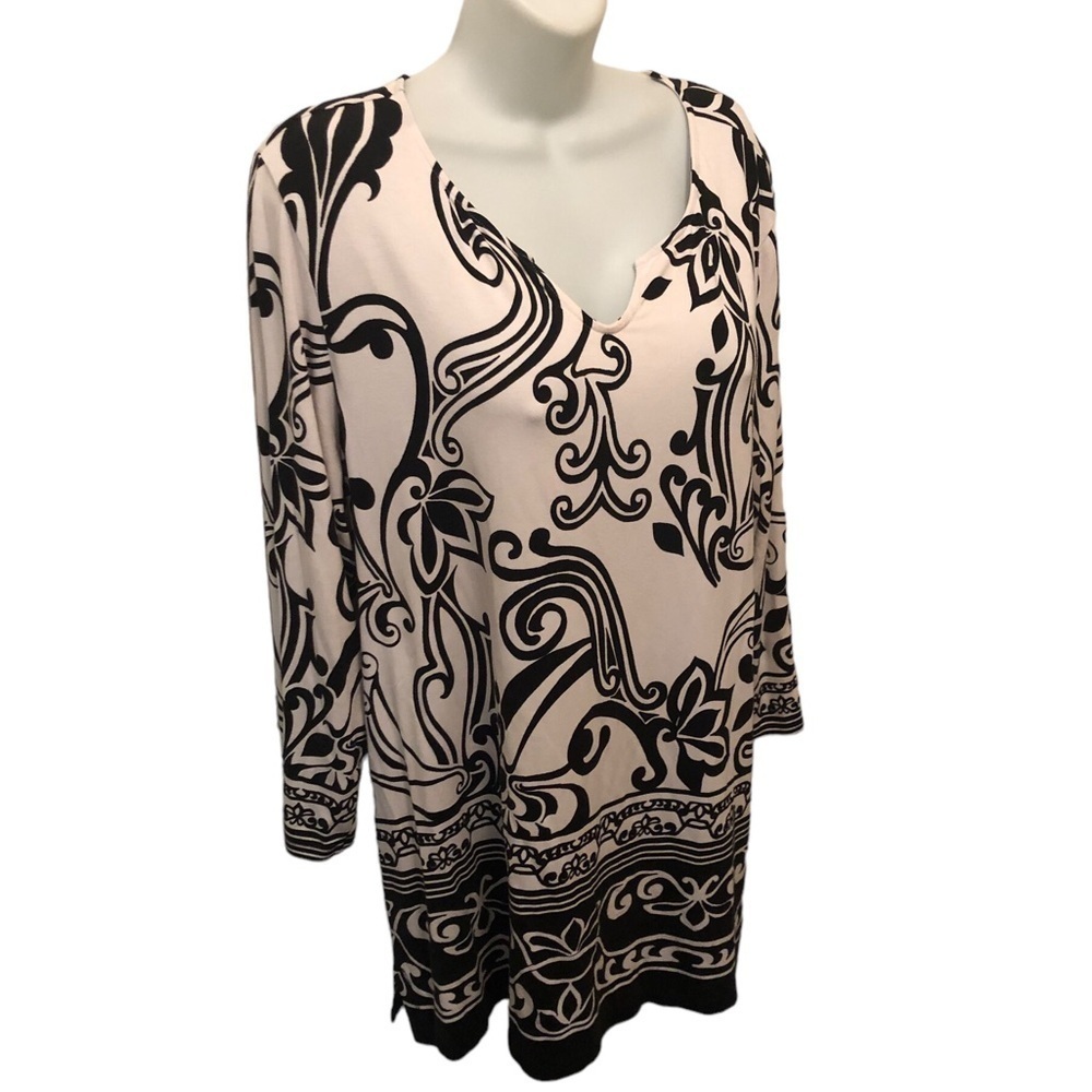 Chico’s Damask Clarita V Neck Tunic Top 2/L 3/4 Sleeve Black White Print Career